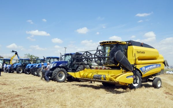 Türktraktör Şanlıurfalı Çiftçilerle Birlikte Coşkulu Bir Hasat Şenliği Gerçekleştirdi