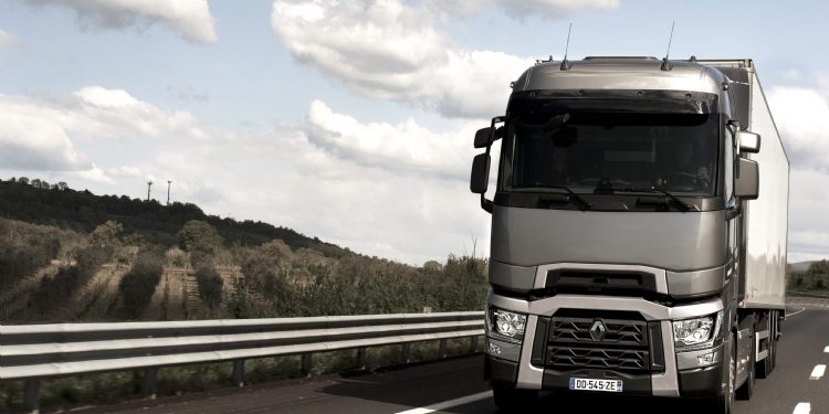 Renault Trucks T Serisi “2015 Yılın Kamyonu” Seçildi