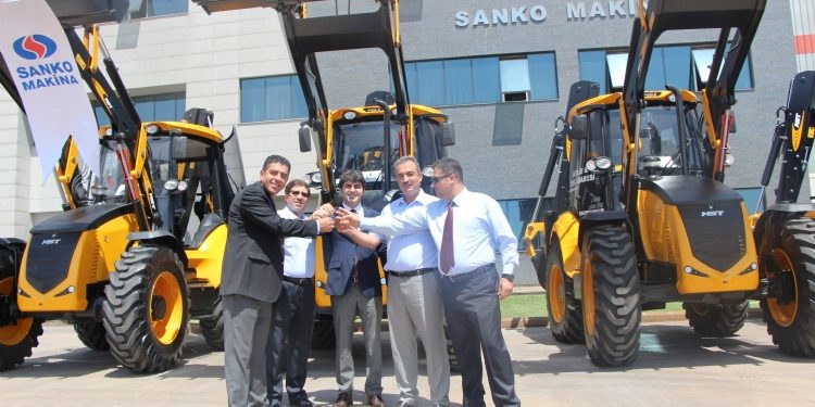 Bitlis İl Özel İdaresi, MST Marka 644 Model Yengeç Tip Kazıvı Yükleyici İle Araç Parkında Hedef Büyüttü