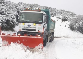 Kula’da Karla Mücadele Sürüyor