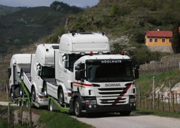 Türkiye’ye 1.500 Kamyon Geliyor