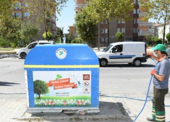 Yeşilyurt’ta Çöp Konteynırlarının İlaçlama ve Dezenfekte İşlemleri Tamamlandı