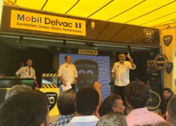 Bay Tahmin Ekibi, Mobil Delvac’ın 90’ıncı Yaşını Konya’da Kamyoncularla Kutladı
