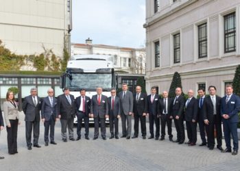 Mercedes-Benz Türk’ten Barsan Lojistik’e Rekor Satış