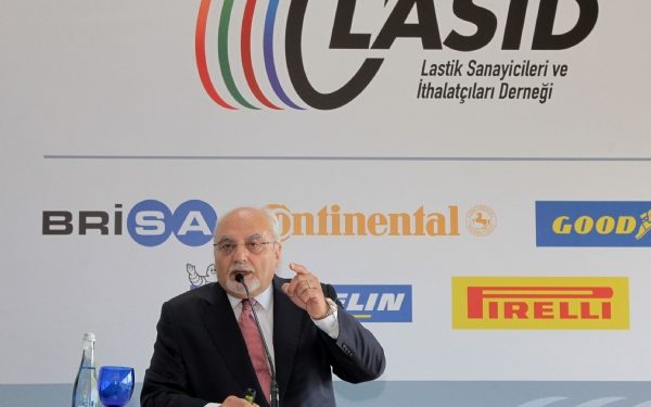 Yoğun Kar Yağışında Trafik Çilesine Çözüm: Kış Lastiği