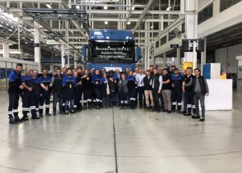 Mercedes-Benz Türk Aksaray Kamyon Fabrikası’nda 275.000’inci kamyon banttan indi