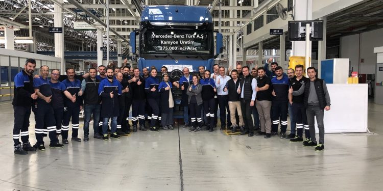 Mercedes-Benz Türk Aksaray Kamyon Fabrikası’nda 275.000’inci kamyon banttan indi