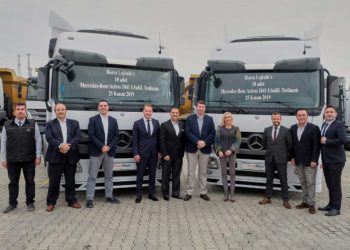 TruckStore güvencesiyle Horoz Lojistik’e 10 adet Actros 1841 LSnRL çekici teslim edildi