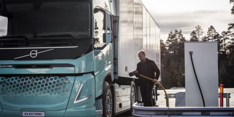 Volvo Trucks, ağır hizmet tipi elektrikli konsept kamyonlarını görücüye çıkardı