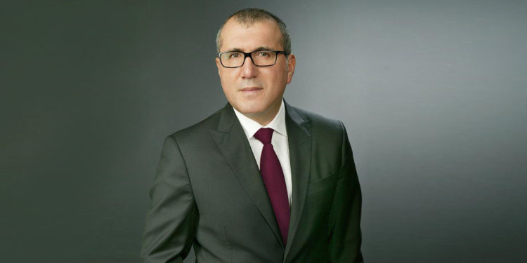 Sel gider, kum kalır;  Yiğit ölür namı kalır…