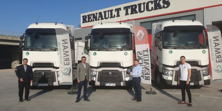 BAKİLER LOJİSTİK, TENTELİ TAŞIMALARINI RENAULT TRUCKS İLE YAPACAK