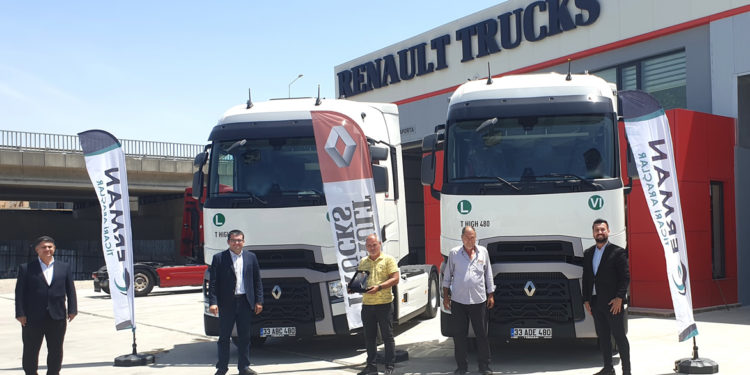 MİÇ-SA’NIN KARGO TAŞIMACILIĞI İÇİN İKİ YENİ RENAULT TRUCKS ÇEKİCİ