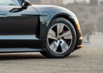 Hankook, Porsche’nin yeni elektrikli Taycan modeli için özel e-lastikler üretiyor