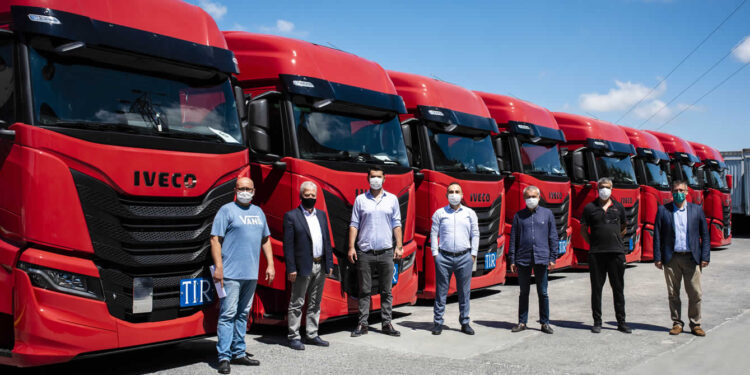 IVECO 10 adet S WAY çekici teslimatı