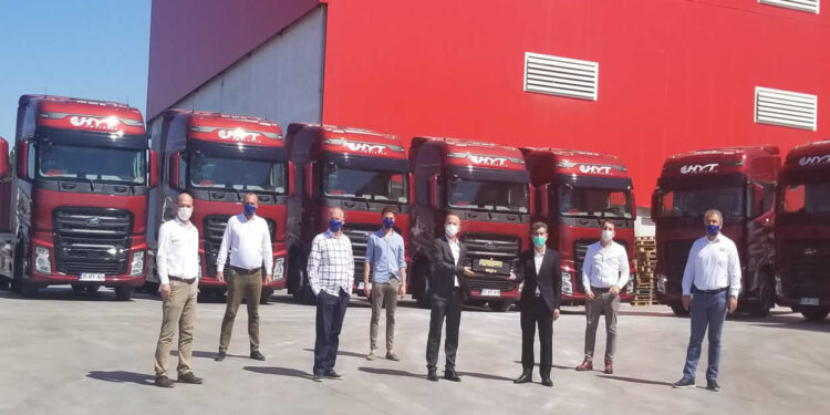 Ford Trucks’tan HYT Tam Lojistik’e 10 adet Ödüllü F-MAX teslimatı