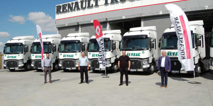 IVECO’dan Kormad’a 3 adet Trakker Teslimatı