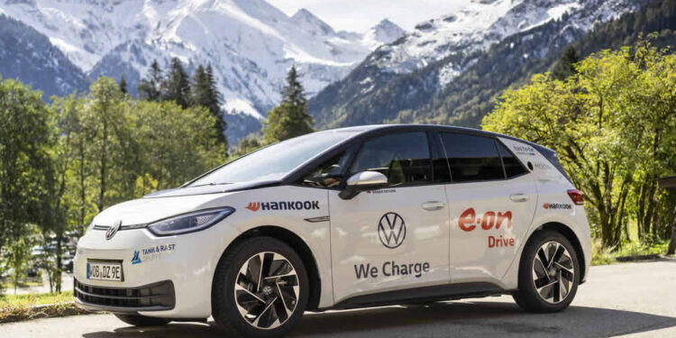 Hankook’un yeni kış lastiği i*cept evo 3 VW ID.3 ile Almanya turunda