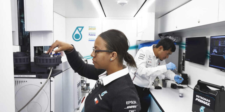 Petronas Pist Laboratuvarı Yarış Dünyasına Katkı Sağlıyor!