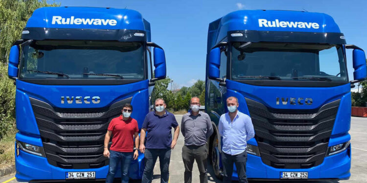 IVECO’dan Murphy’ye 10 adet S-WAY çekici teslimatı