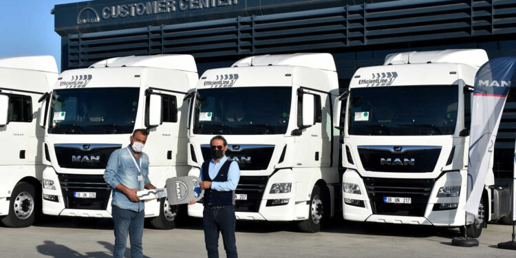 Filosunu modernleştiren Ünal Nakliyat, 5 adet yeni MAN çekici teslim aldı
