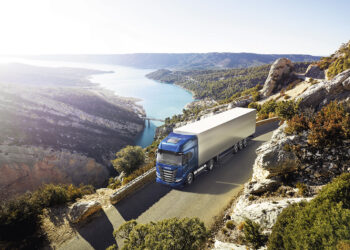 IVECO S-Way NP 460, “2021 Yılının Sürdürülebilir Kamyonu” Ödülünü kazandı