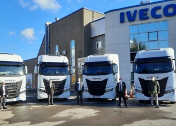 IVECO yetkili satıcısı IVECO Otomotiv, 6 adet S-WAY çekiciyi LGT ve Tanöz’e teslim etti