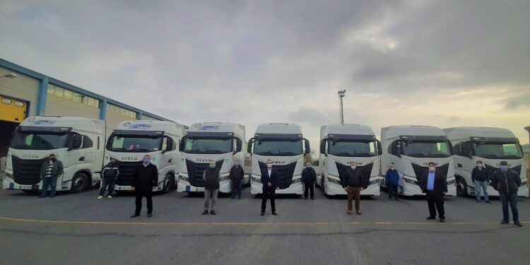 IVECO’dan Sitnak’a 10 adet S-WAY çekici teslimatı