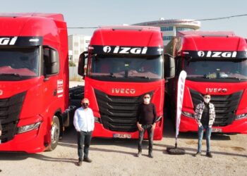 IVECO İzmir yetkili satıcısı Meyeks 5 adet S-WAY çekiciyi teslim etti.