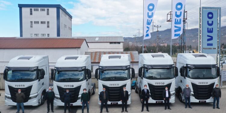 IVECO’dan Ordu’ya 5 adet S-WAY çekici teslimatı