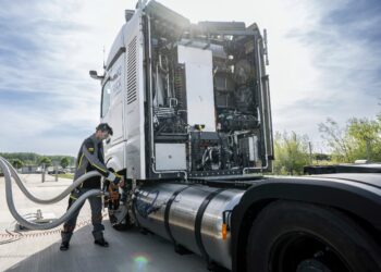 Daimler Truck, sıvı hidrojen kullanan GenH2 Kamyon’un yeni bir prototipini daha test etmeye başladı