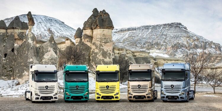 Aksaray’da üretilen Mercedes-Benz Türk imzalı kamyonlar Avrupa ülkelerine ihraç ediliyor