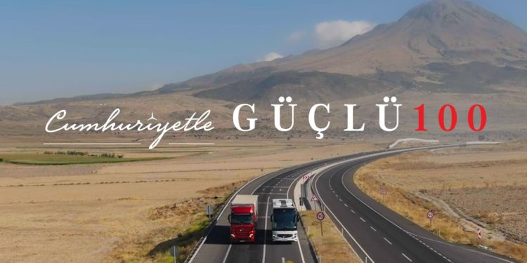 Mercedes-Benz Türk için her yol Cumhuriyet’e çıkıyor